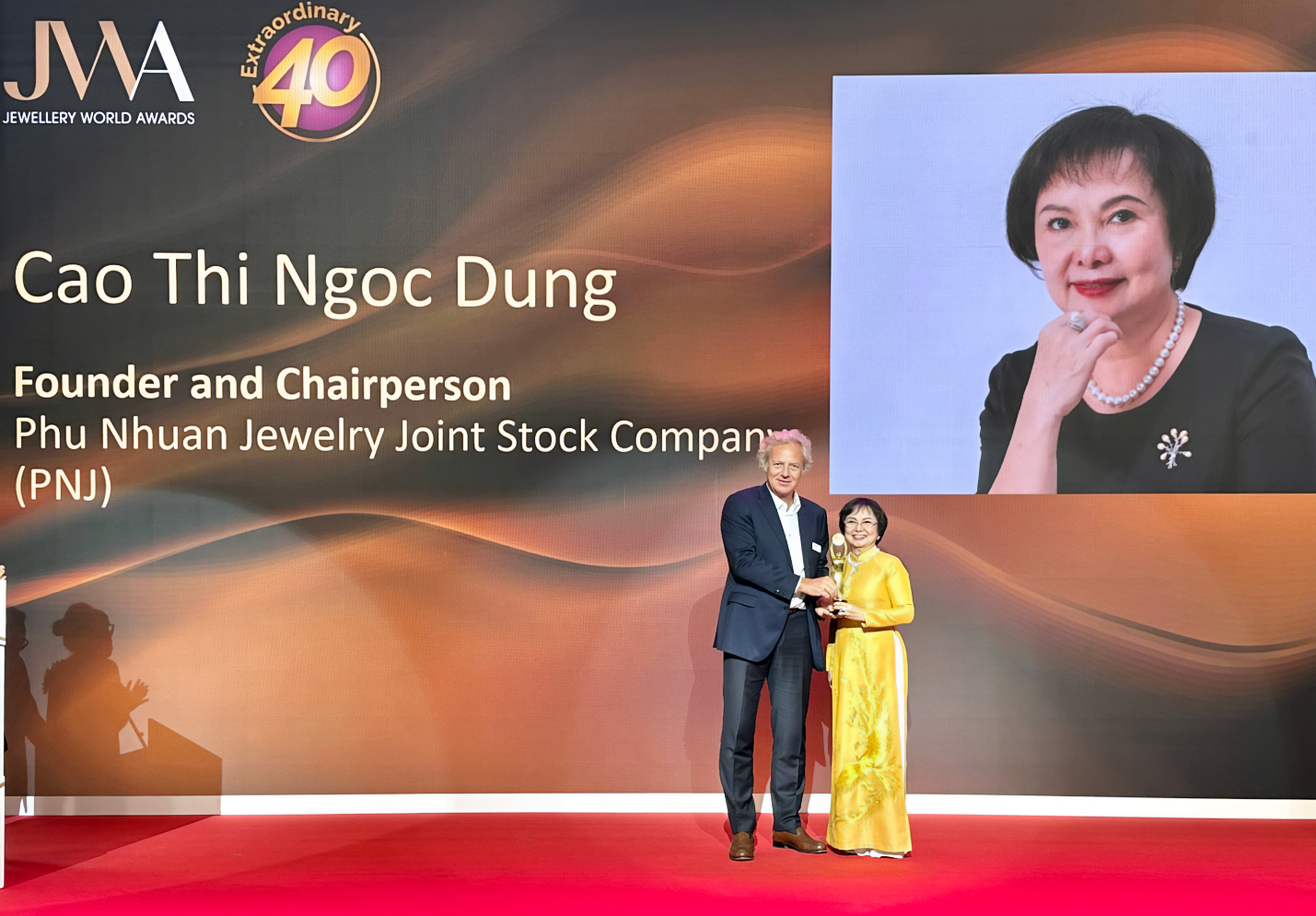 Bà Cao Thị Ngọc Dung - Chủ tịch HĐQT PNJ được vinh danh là một trong 40 biểu tượng xuất sắc nhất (Extraordinary 40) ngành kim hoàn thế giới - Ảnh: Hoài Anh