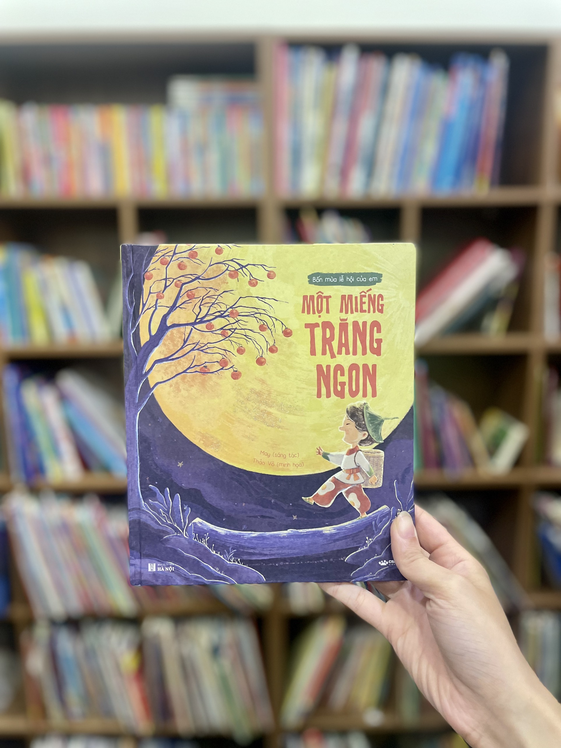 Sách tranh phát hành vào đúng dịp Trung thu. Ảnh: Crabit Kidbooks