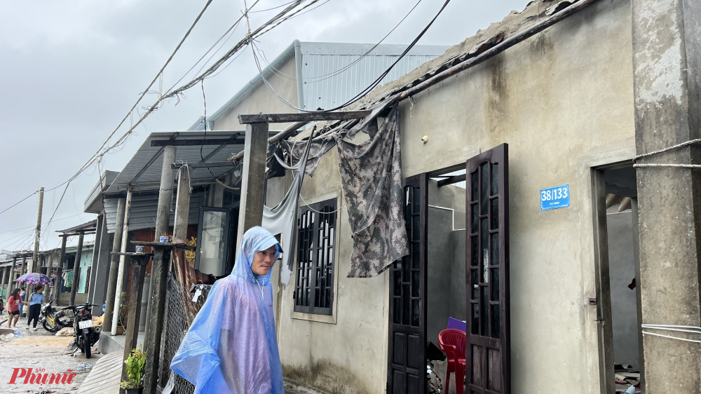 tổ dân phố Hải Tiến, phường Thuận An (TP Huế) làm 36 ngôi nhà bị tốc mái