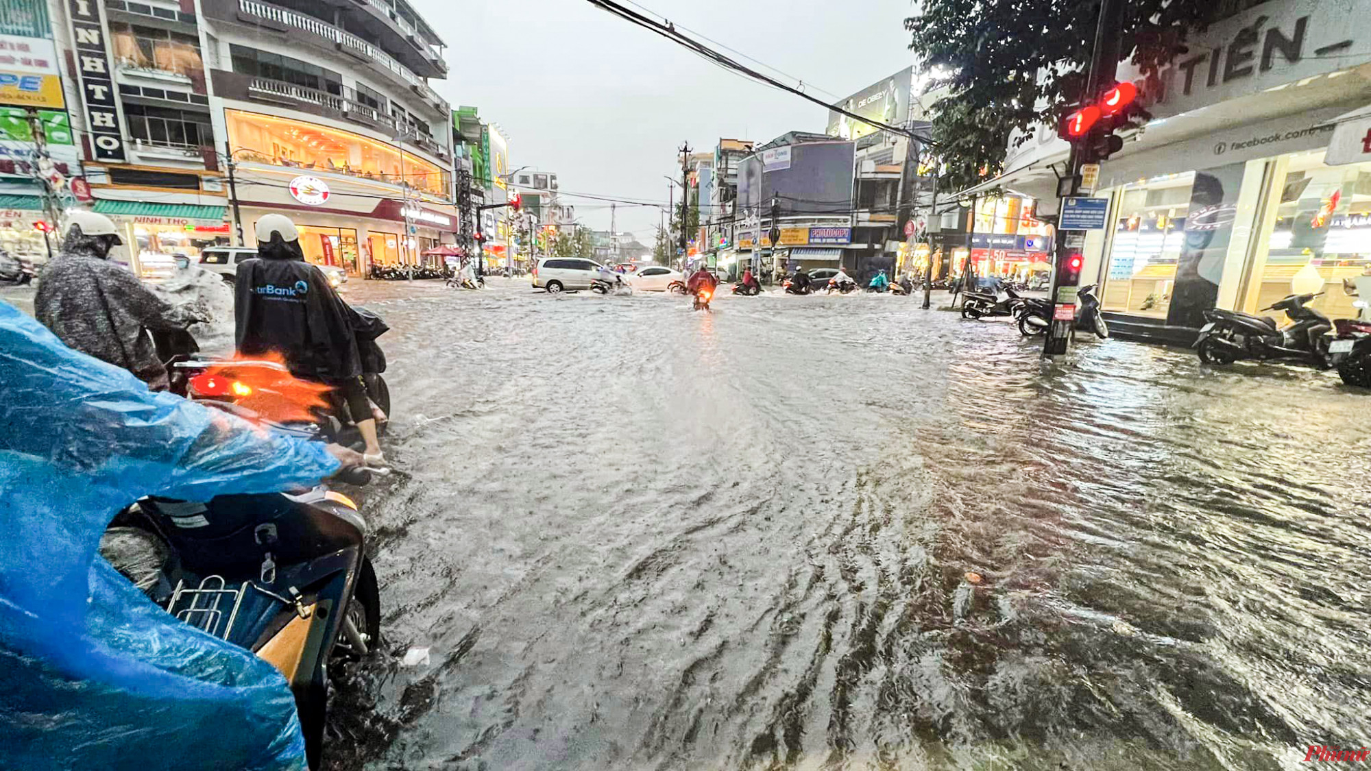 Nguy cơ lũ, ngập lụt ở Quảng Ngãi do mưa lớn - ảnh Thanh Vạn