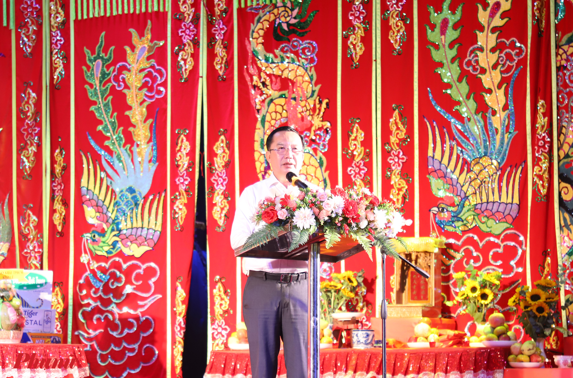 Ông Trần Thế Thuận, Giám đốc Sở Văn hoá - Thể thao TPHCM tham dự lễ cúng Tổ nghề sân khấu tại nhà hát này. Ông điểm lại những ưu thế của nhà hát như xây dựng các vở diễn chất lượng, giữ được cách biểu diễn truyền thống. Đồng thời, nhà hát cũng đang nỗ lực để đào tạo thế hệ trẻ. 