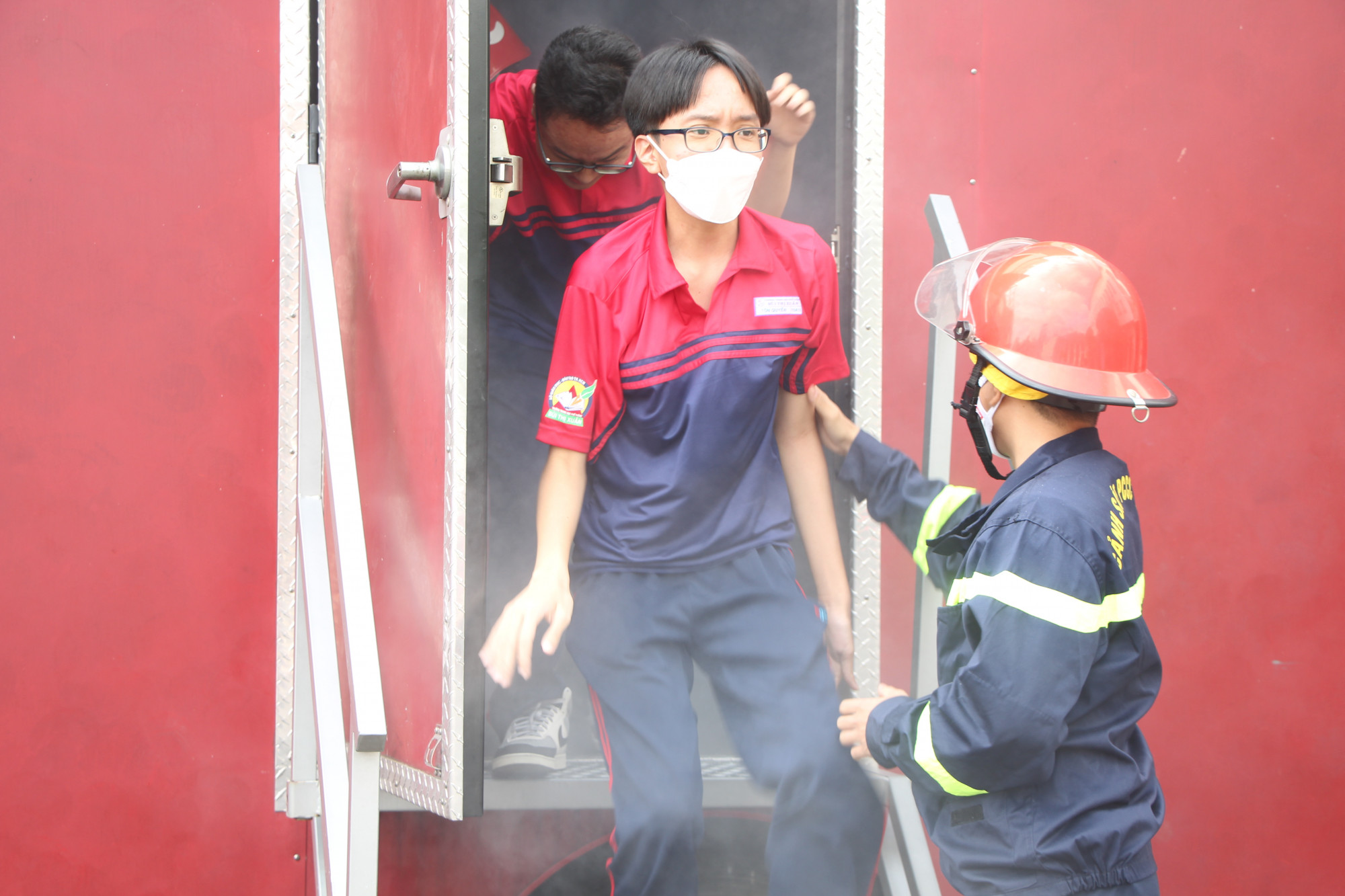 Nhấn vào ảnh để phóng to Thoát hiểm trong đám cháy