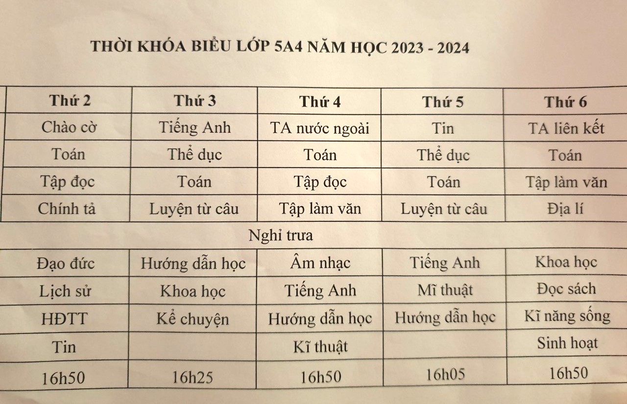 Thời khóa biểu của 1 trường tiểu học tại Hà Nội. Trong đó tiếng Anh liên kết được chèn vào thời gian học chính khóa.