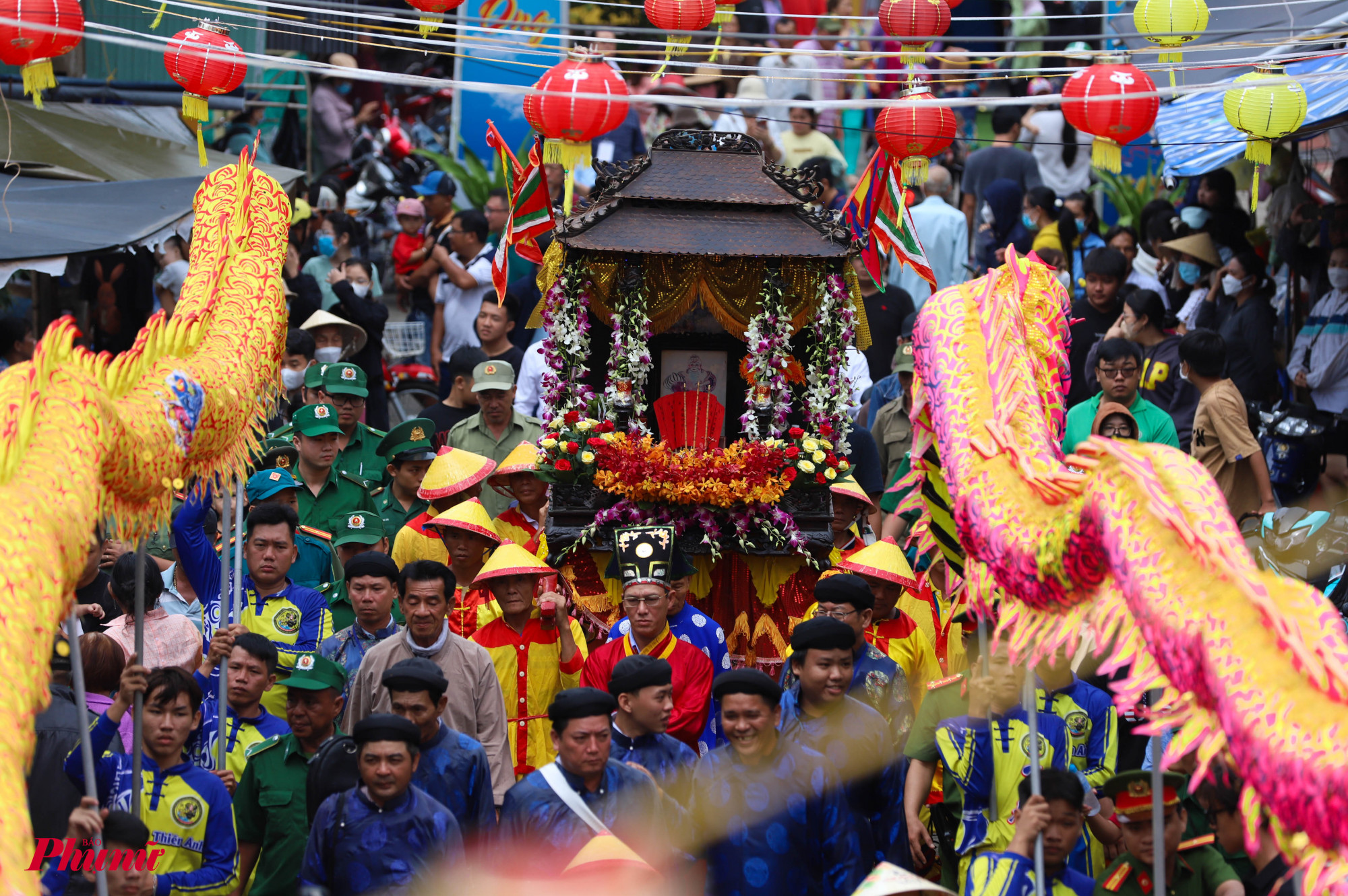 Không khí trang nghiêm và nhộn nhịp