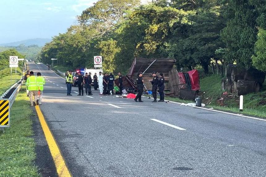 Hiện trường vụ tai nạn khiến 10 người thiệt mạng tại Mexico.
