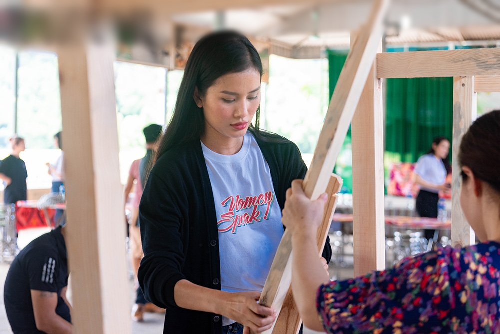 Á hậu 1 Hương Ly cùng với dự án “Empower Women Asia”. Xuất phát điểm là một người mẫu nên Hương Ly dành tình yêu lớn cho thời trang. Cô đã lựa chọn dự án với chủ đề về thời trang bền vững để song hành và phát triển.