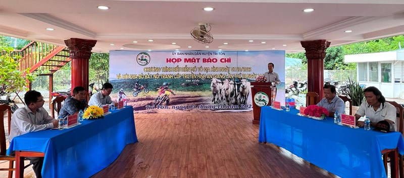 Quang cảnh buổi họp báo ngày 3/10