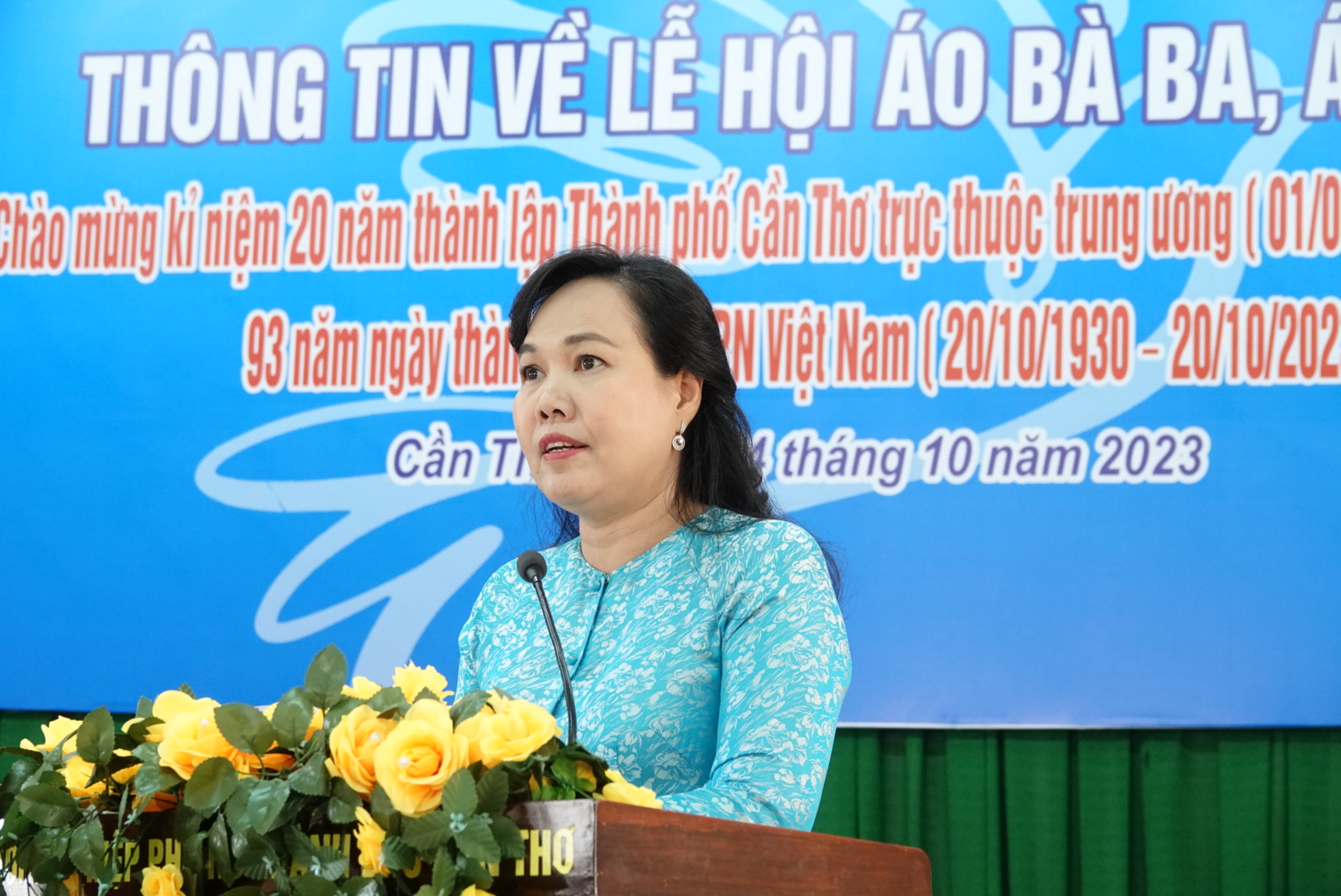 Bà Võ Kim Thoa – Chủ tịch Hội LHPN TP Cần Thơ thông tin về chuỗi hoạt động của lễ hội 