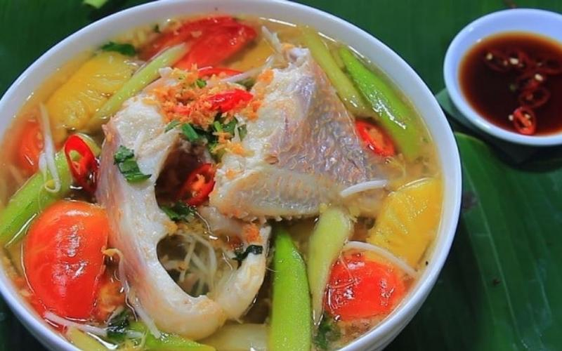 Tô canh chua cá điêu hồng tôi nấu, chồng vừa ăn vừa khen, anh làm gì được ăn món canh chua má nấu bao giờ