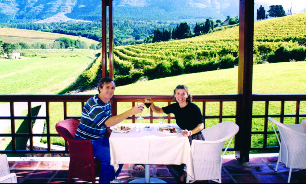 Lyne Paquette cùng chồng đi nghỉ ở Stellenbosch, Nam Phi, năm 1996 - Ảnh: Lyne Paquette 