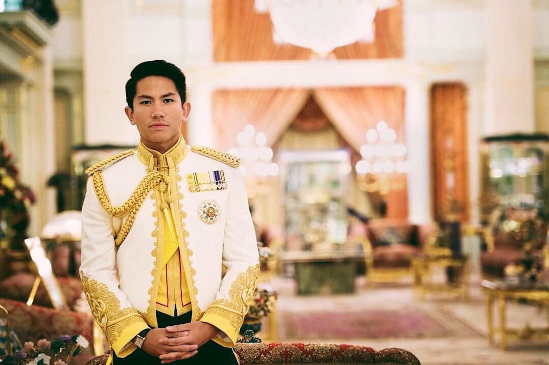 Truyền thông Brunei vừa đưa tin Hoàng tử đắt giá nhất châu Á Abdul Mateen sẽ kết hôn vào ngày 7/1/2024 và hôn lễ kéo dài 10 ngày. Đám cưới của hoàng tử Mateen quy tụ nhiều nhân vật hoàng gia nổi tiếng, trong đó có William và vương phi Kate.