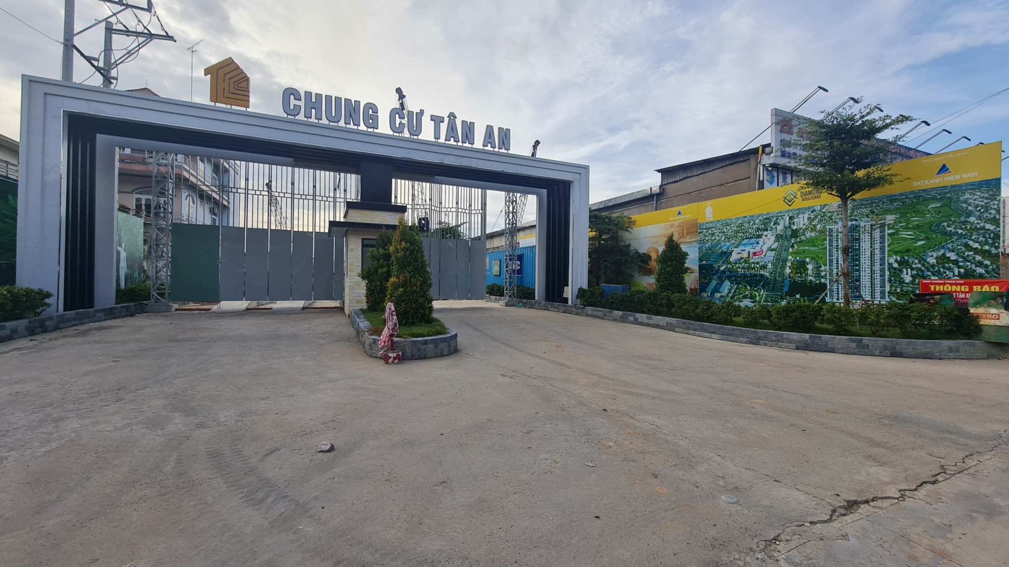 dự án chung cư Tân An có tên thương mại là Tecco Luxury, toạ lạc ngay mặt tiền Quốc lộ 13, TP.Thuận An, Bình Dương.