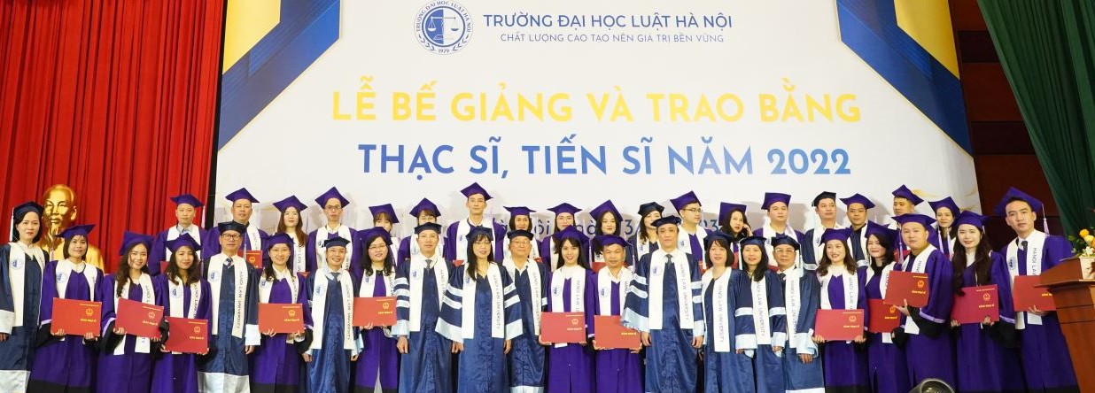 Học viên cao học Trường ĐH Luật Hà Nội nhận bằng năm 2022. Ảnh minh họa