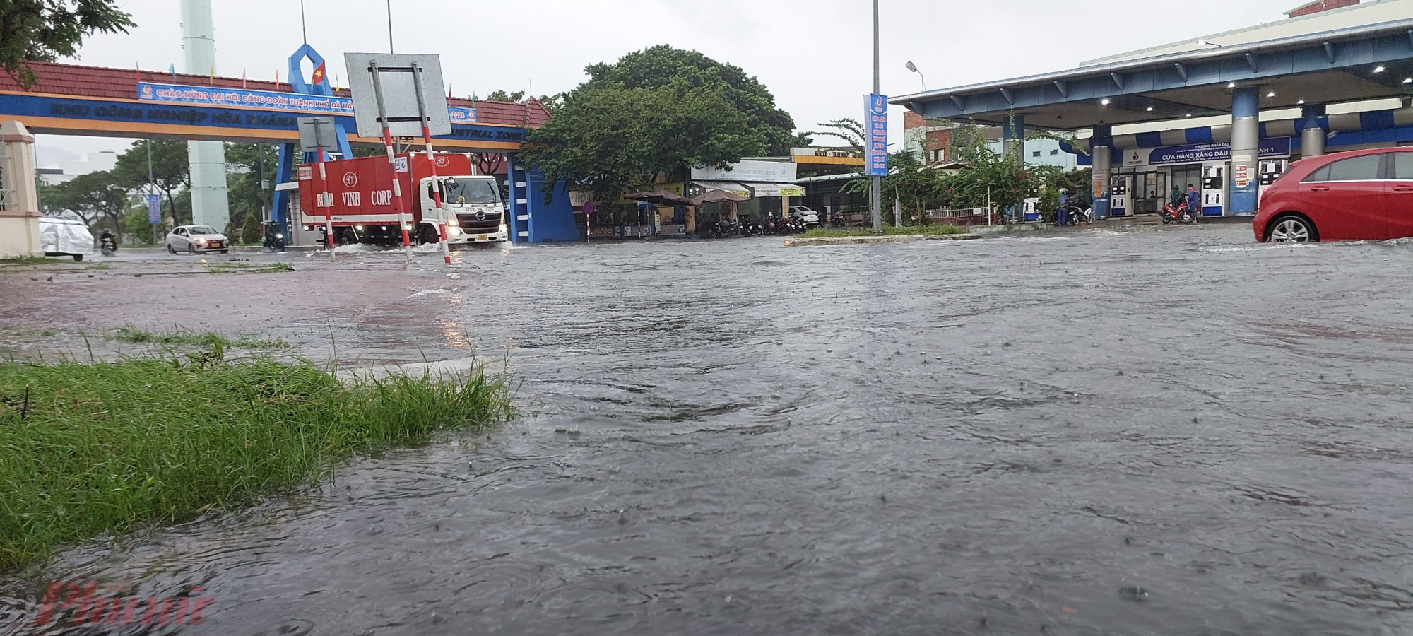 Các đơn vị tập trung triển khai các biện pháp, phòng chống ngập úng, khơi thông dòng chảy cho các khu dân cư do công trình đang thi công dở dang.