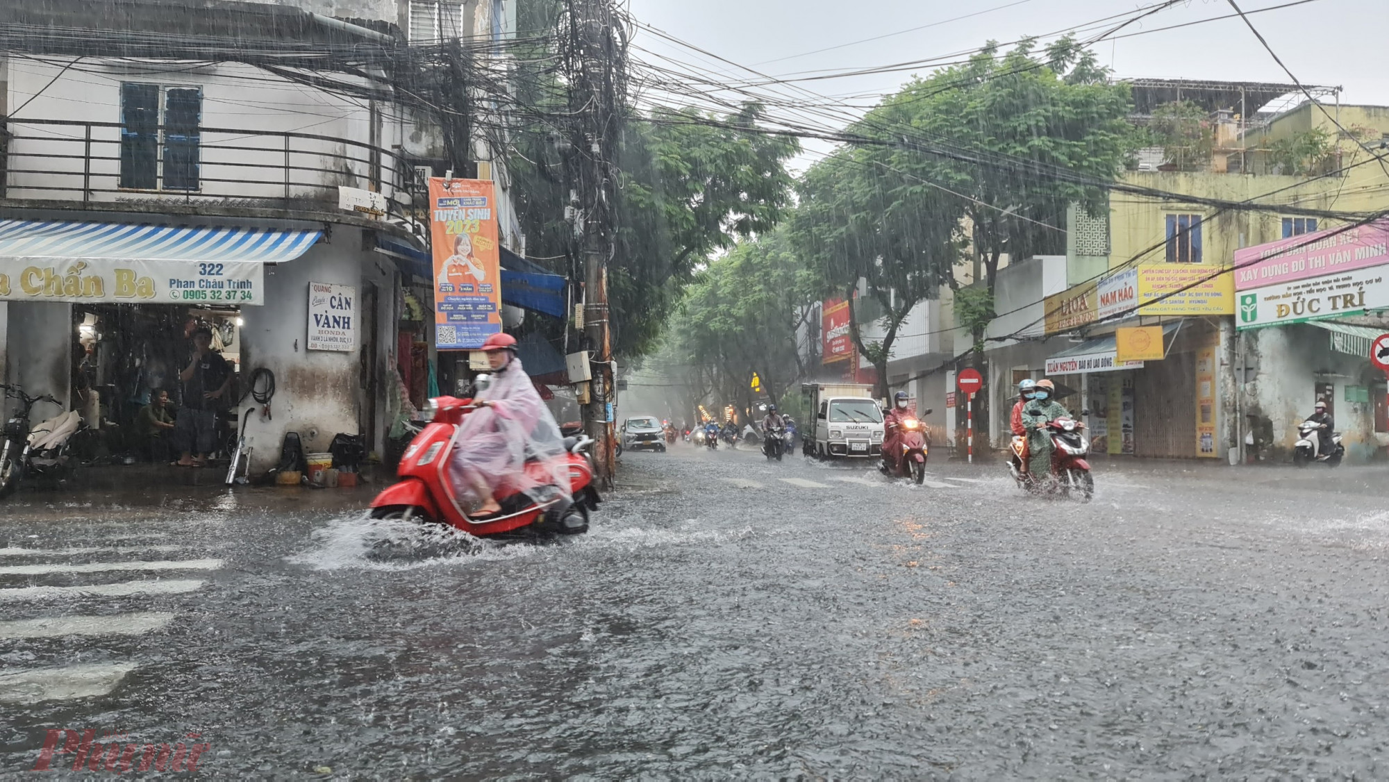 Ban Chỉ huy yêu cầu lãnh đạo quận/huyện chỉ đạo triển khai phương án phòng chống mưa lớn, ngập lụt, lũ quét và sạt lở đất, đặc biệt là sẵn sàng phương án sơ tán người dân.