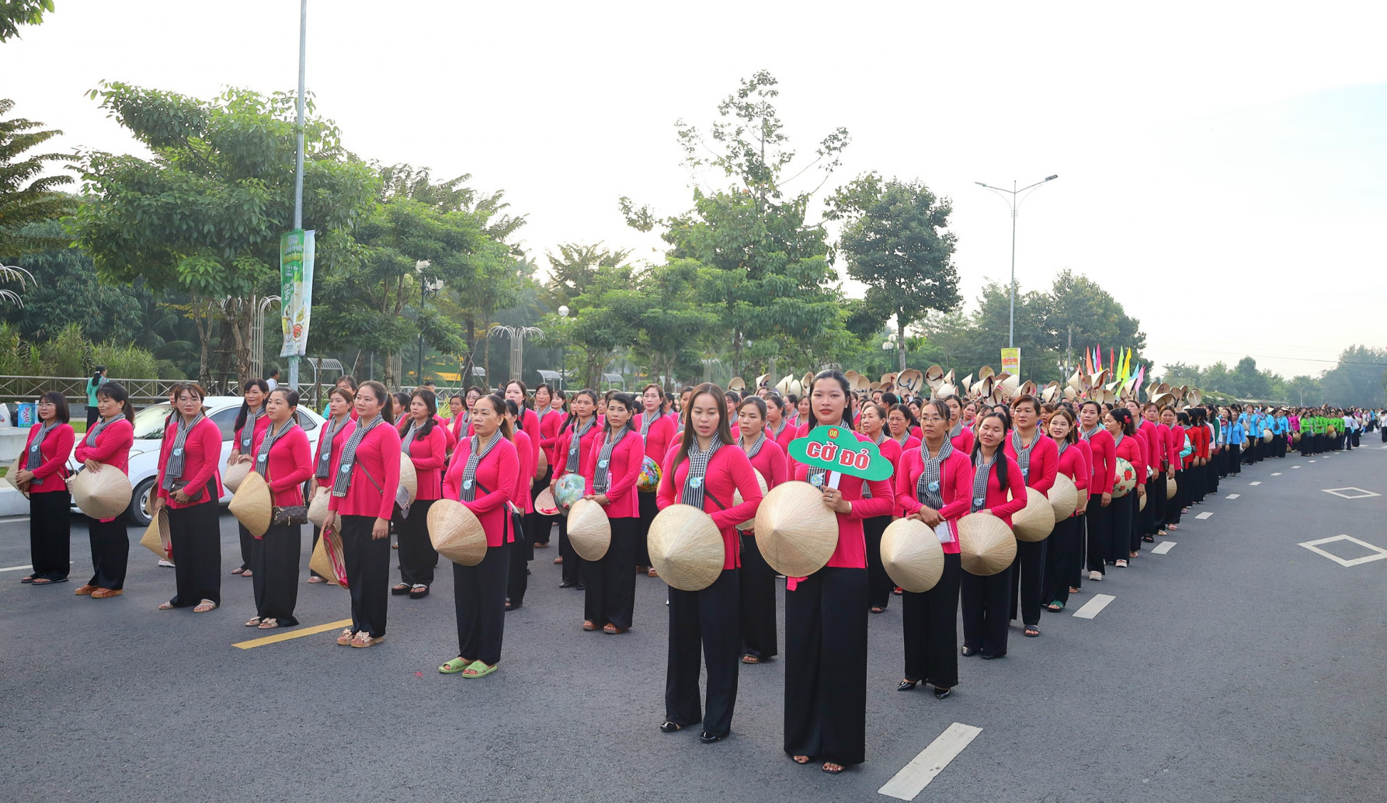 Phụ nữ huyện Cờ Đỏ đến với lễ hội