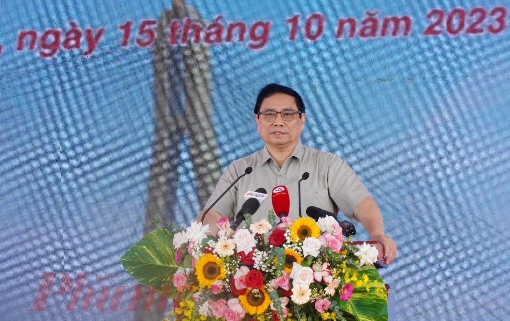 Thủ tướng Chính phủ Phạm Minh Chính phát biểu tại lễ khởi công cầu Đại Ngãi