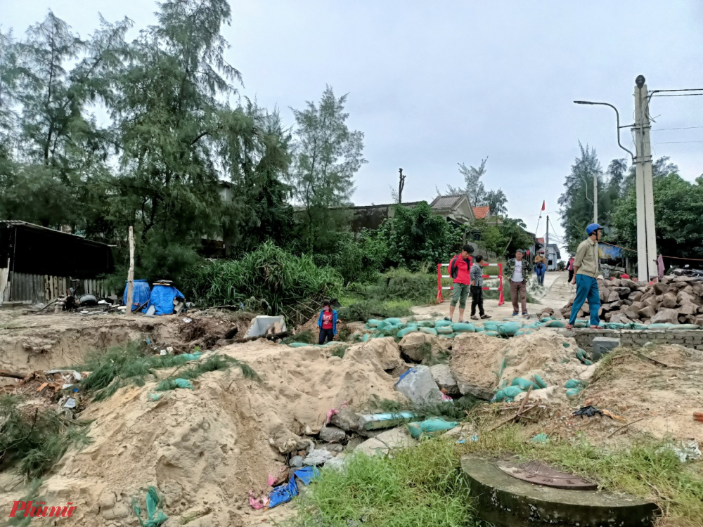 thôn Mai Dương, xã Quảng Phước có chiều dài 50m, UBND huyện Quảng Điền đã sử dụng 50m3 đá, 25 rọ sắt và huy động 50 cán bộ chiến sỹ Ban CHQS huyện, dân quân, cán bộ địa phương để khắc phục. Đến nay, công tác thi công đã hoàn thành.