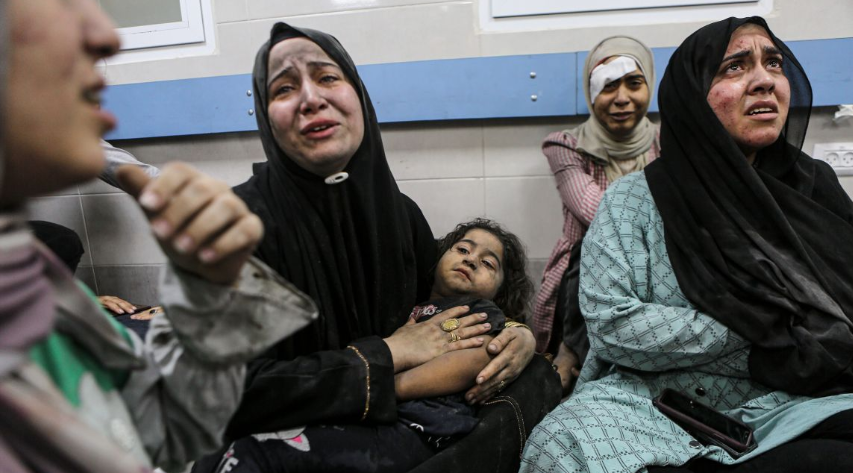 vụ nổ lớn làm rung chuyển một bệnh viện ở Gaza, nơi có nhiều người bị thương và những người Palestine khác đang trú ẩn, khiến hàng trăm người thiệt mạng.