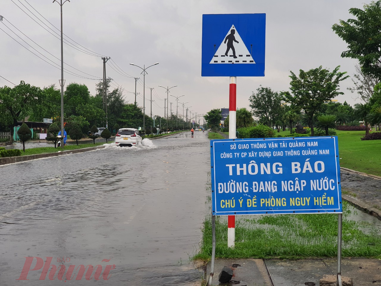 Nhiều tuyến đường ở Quảng Nam bị ngập sâu trong đợt mưa lớn