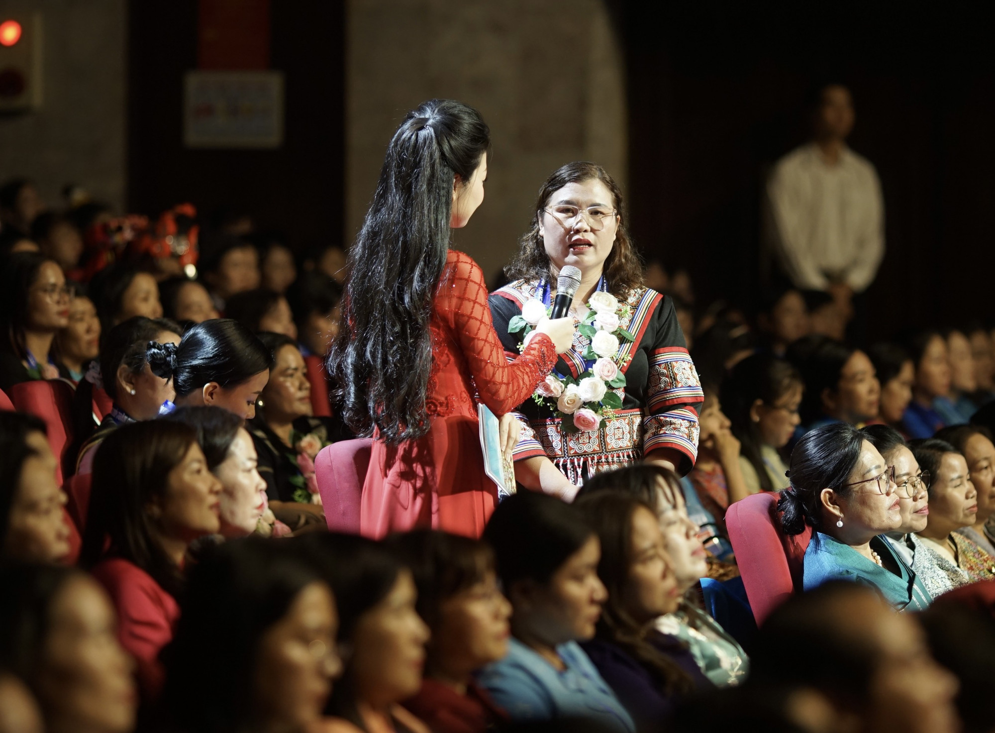 Chị Giàng Thị Mo (Sơn La) – Chủ tịch Hội Liên hiệp Phụ nữ xã Chiềng Đen (Sơn La) giao lưu tại chương trình