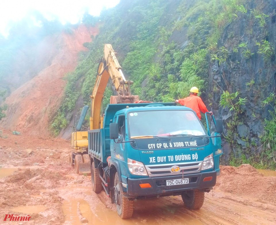 Khu vực sạt lở trên đường Hồ Chí Minh đã được thống tuyến