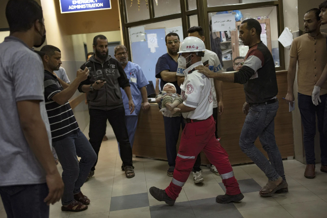 Guillemette Thomas, điều phối viên y tế của Tổ chức Bác sĩ không biên giới ở vùng lãnh thổ Palestine, cho biết một số trẻ sơ sinh có thể chết trong vòng vài giờ, và những trẻ khác có thể chết trong vài ngày, nếu chúng không nhận được sự chăm sóc đặc biệt và thuốc men mà chúng rất cần. Cô nói với hãng tin AP: “Chắc chắn những đứa trẻ này đang gặp nguy hiểm”. “Việc chăm sóc những đứa trẻ này thực sự là một trường hợp khẩn cấp, vì đây là một trường hợp khẩn cấp để chăm sóc người dân Gaza đang phải hứng chịu những vụ đánh bom này kể từ hai tuần qua.” Ông nói, bệnh viện phải chăm sóc bệnh nhân ở miền bắc và miền trung Gaza vì một số bệnh viện đóng cửa, buộc bệnh viện phải tăng gấp đôi công suất bệnh nhân. Điều đó cũng gây căng thẳng cho nguồn điện hạn chế.