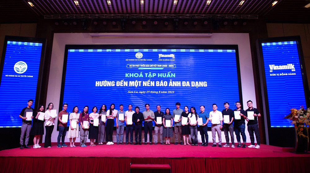 Khóa học “Hướng đến một nền báo ảnh đa dạng” trang bị kiến thức về xuất bản hình ảnh trên các nền tảng số và các xu hướng ảnh báo chí - Ảnh: Vi Nam