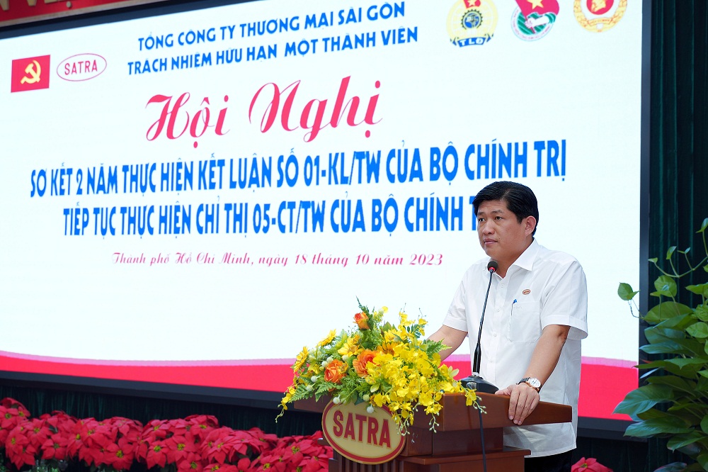 Ông Nguyễn Hữu Nghĩa - Bí thư Đảng ủy, Chủ tịch Hội đồng thành viên SATRA phát biểu chỉ đạo tại hội nghị - Ảnh: SATRA