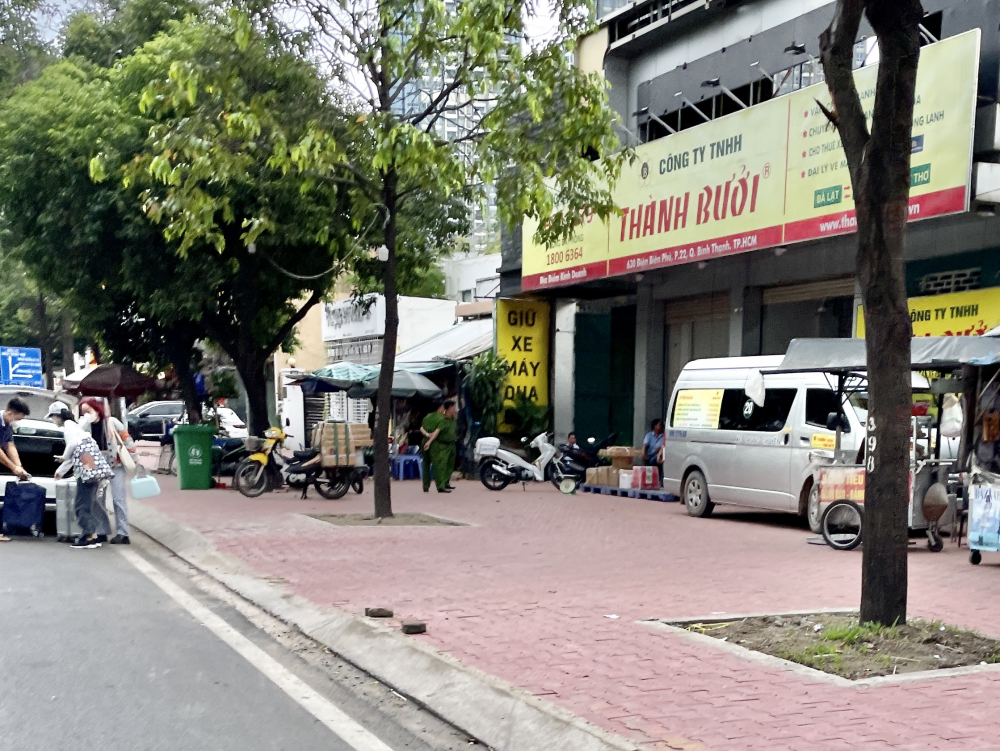 Công an có mặt tại chi nhánh nhà xe Thành Bưởi ở quận Bình Thạnh