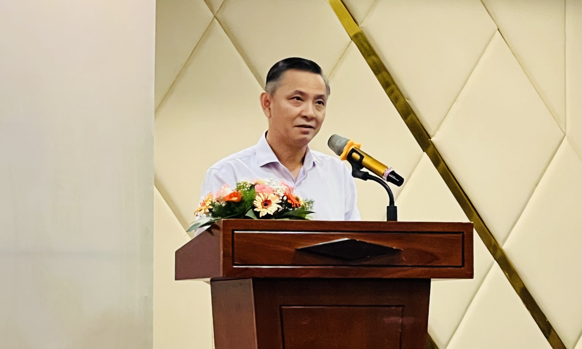 Ông Trần Hoàng phát biểu trong hội thảo vào sáng 26/10, tại TPHCM