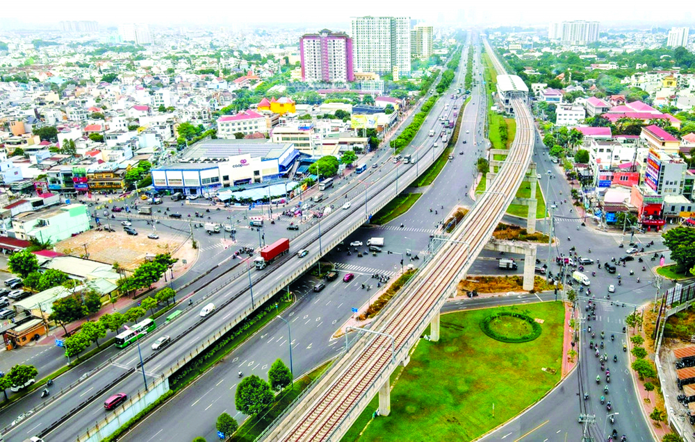 Tuyến xa lộ Hà Nội hiện đại nhờ được đầu tư bằng hình thức BOT ẢNH: S.V.