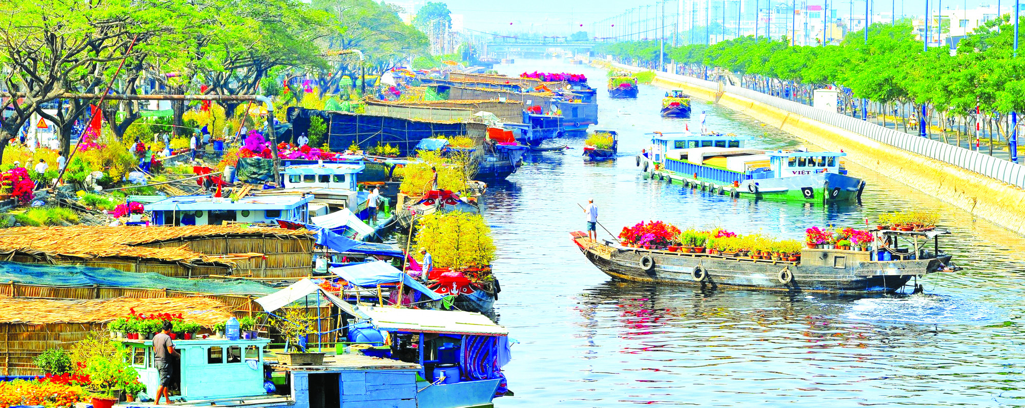 Giữa lòng TPHCM náo nhiệt, khu chợ nổi này là một điểm đến độc đáo, mang đậm bản sắc văn hóa miền Tây - Ảnh: Trần thế PHong