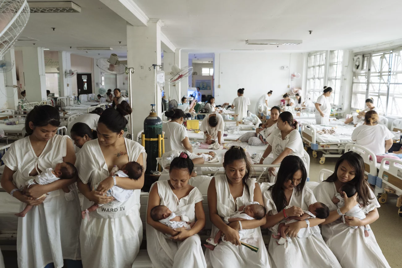 Khoa sản ở bệnh viện Jose Fabella Memorial thuộc Manila gần như luôn kín chỗ. Thủ đô Philippines có số lượng sản phụ vị thành niên cao tới mức báo động. (Ảnh: NPR)