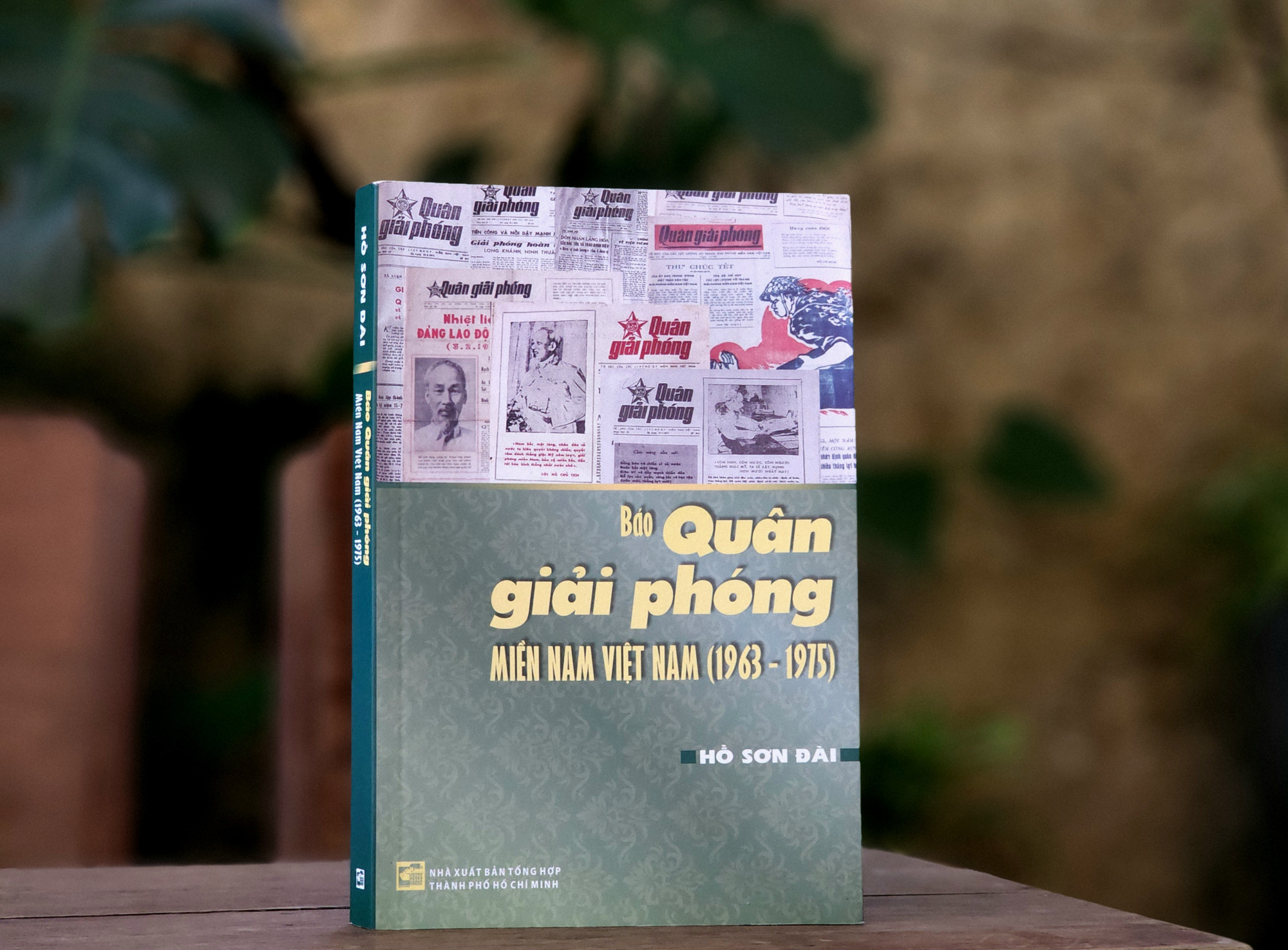 Tồn tại trong 12 năm, báo Quân giải phóng đã phát hành 388 số. Ảnh: nhà xuât bản Tổng hợp TPHCM.