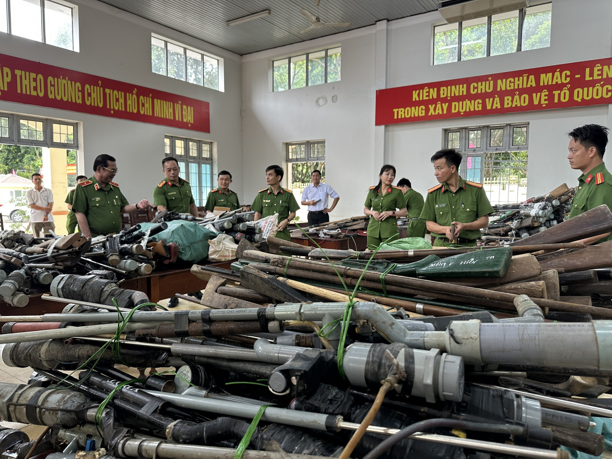 Công an tỉnh Đắk Lắk vừa thu hồi thêm 1.399 khẩu súng các loại