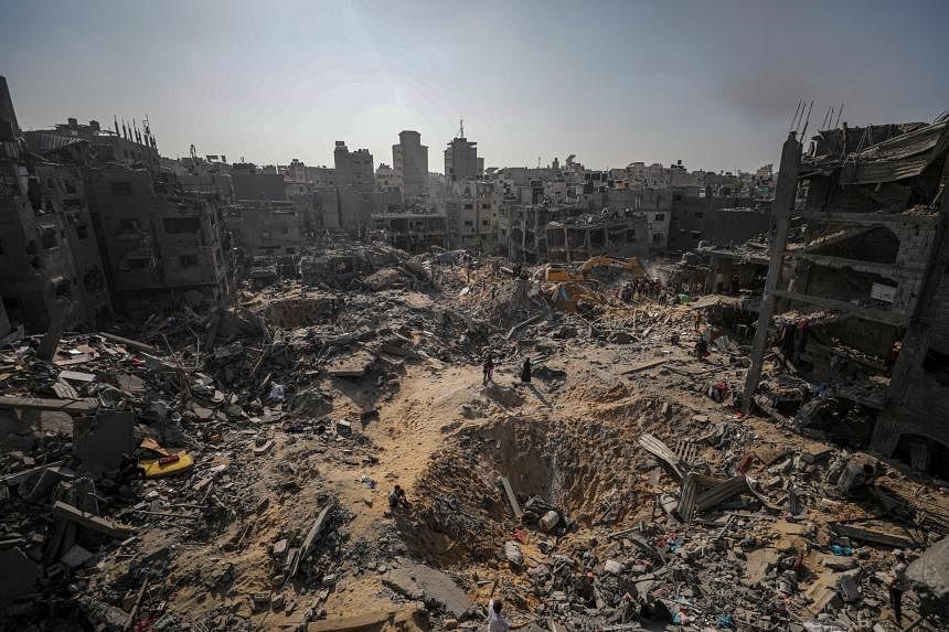 Gaza hoang tàn sau loạt vụ tấn công của Israel.