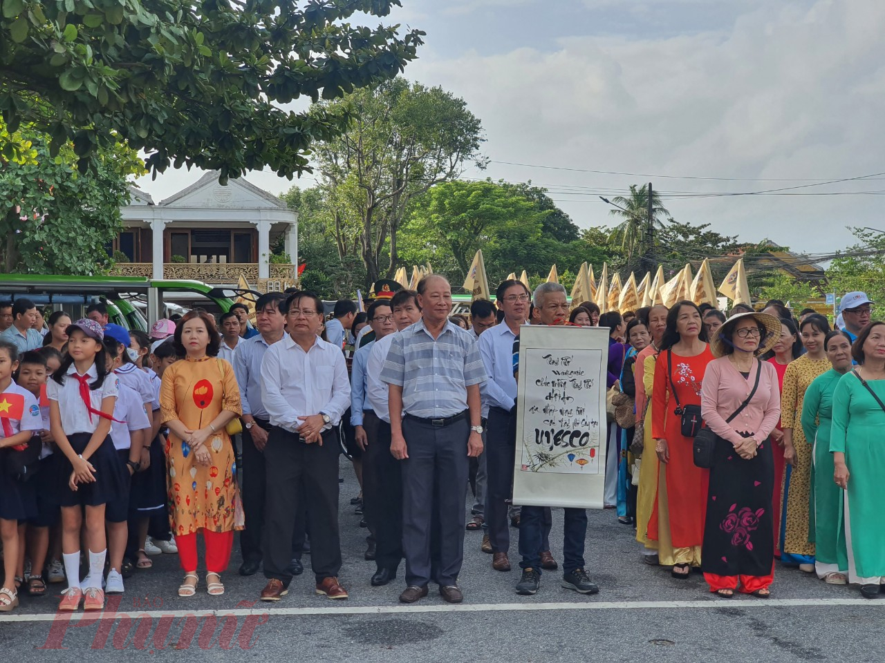 Tham gia đoàn diễu hành là các lực lượng nghệ nhân thủ công, các nghệ sĩ trên lĩnh vực nghệ thuật dân gian, các em học sinh sinh viên, các doanh nghiệp, lực lượng thanh niên, phụ nữ, và đại biểu các ban ngành đoàn thể... trên toàn địa bàn Hội An.