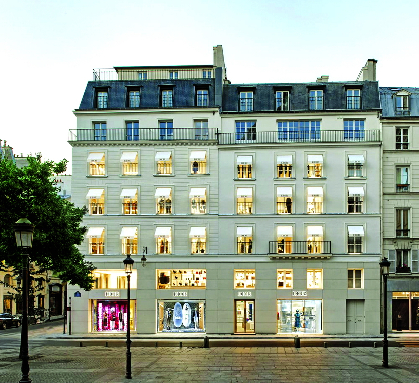 Cửa hàng đầu tiên của Christian Dior  trên đại lộ Montaigne (Paris, Pháp) đã được  cải tạo và mở rộng diện tích vào năm 2022