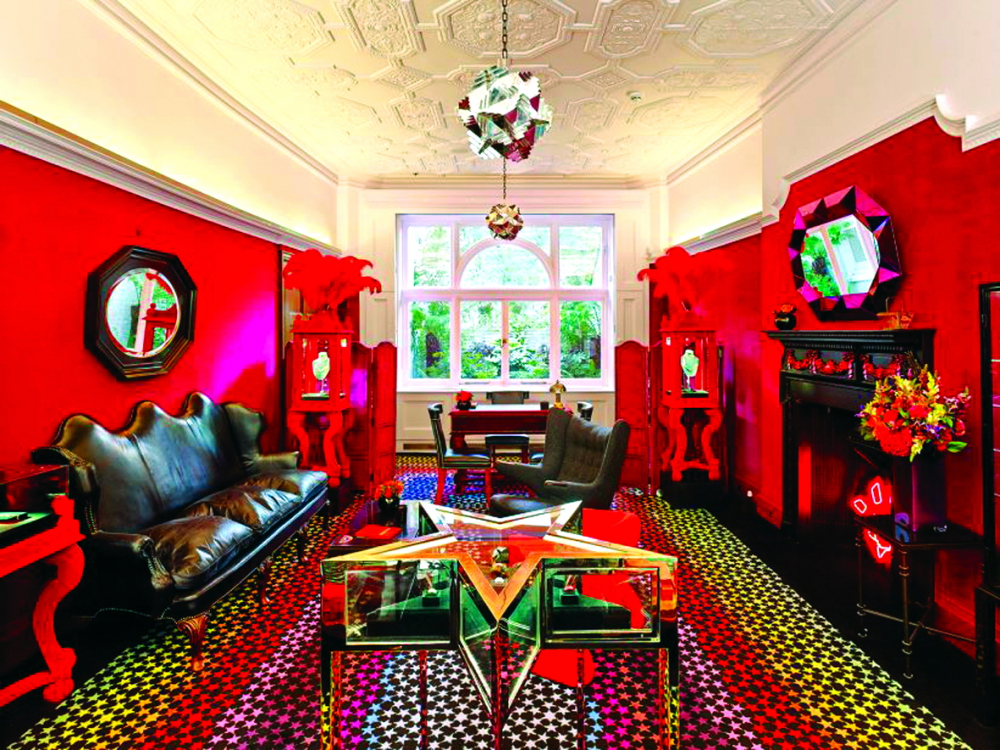 Bên trong ngôi nhà được trang trí táo bạo của nhà thiết kế trang sức Solange Azagury-Partridge ở Somerset (Anh)