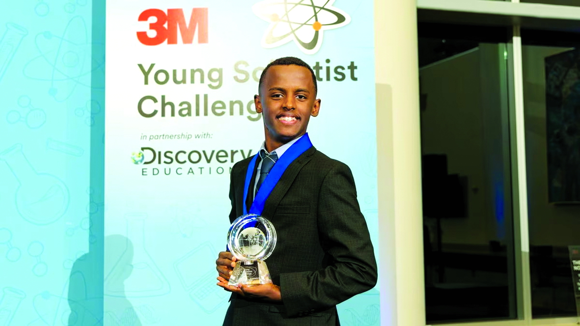 Với công trình xà bông có khả năng điều trị ung thư da, Heman Bekele (14 tuổi) đã giành chiến thắng trong cuộc thi “Thử thách nhà khoa học trẻ 3M” năm 2023 - Nguồn ảnh: 3M