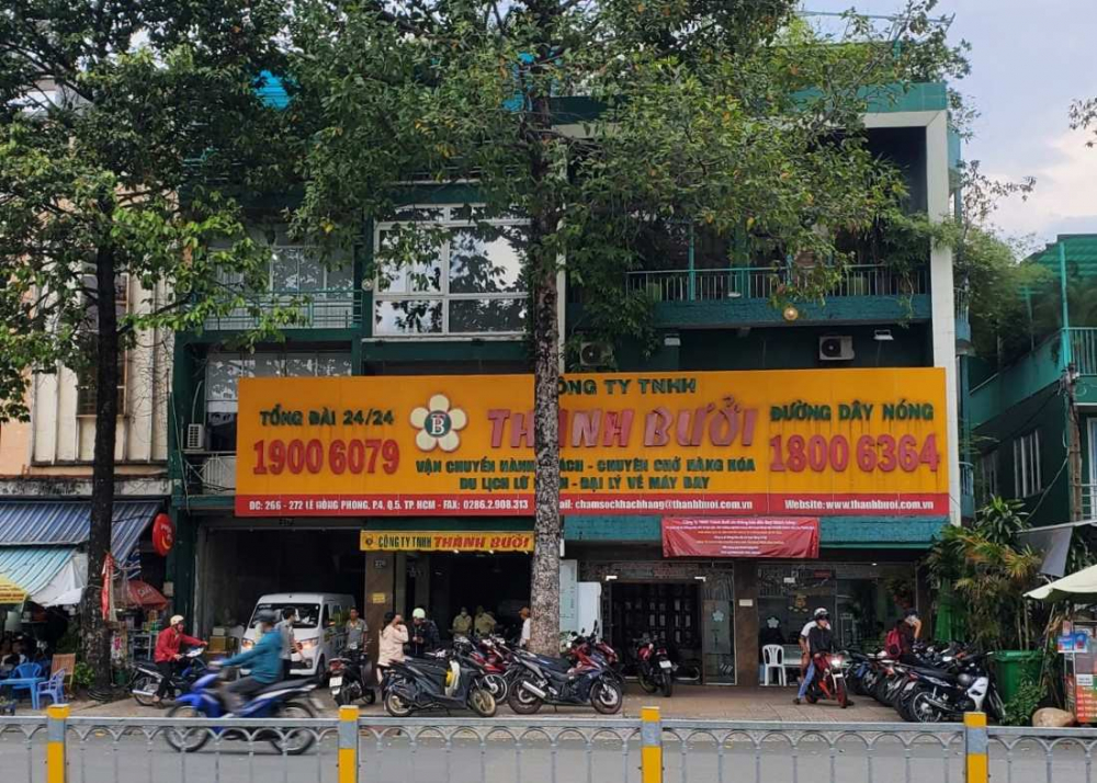 Văn phòng nhà xe Thành Bưởi trên đường Lê Hồng Phong, Quận 5, TPHCM ghi nhận vào trưa ngày 31.10. Ảnh: Phương Ngân