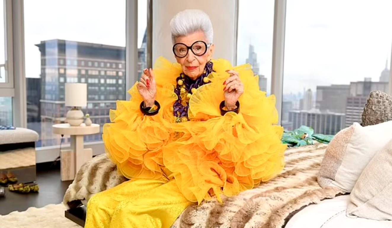 Bà Iris Apfel (110 tuổi) được xem là một biểu tượng thời trang - Nguồn ảnh: Daily Mail