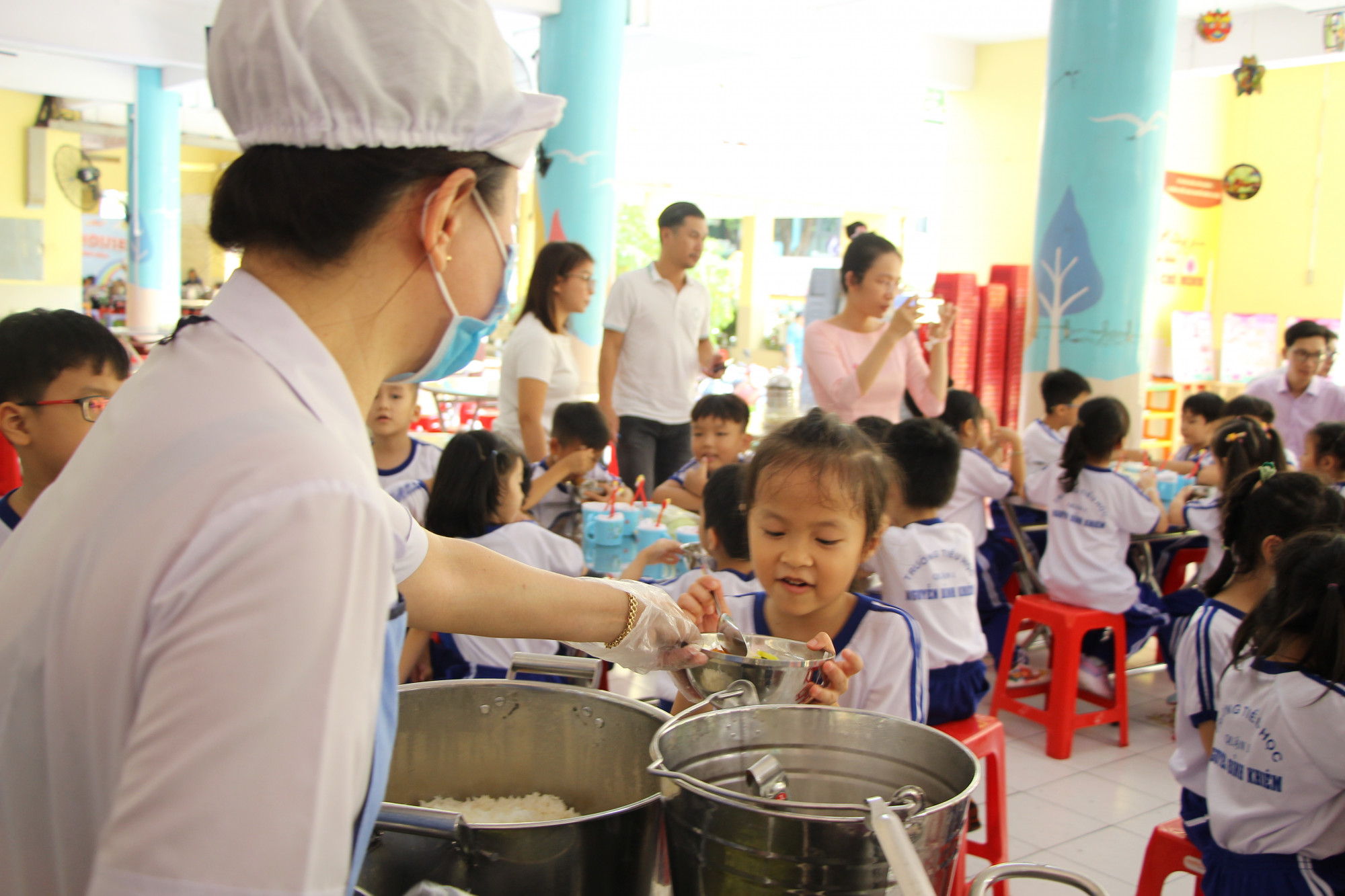 Nhiều giải pháp mới đang được các địa phương tại TPHCM thực hiện để giám sát chất lượng bữa ăn