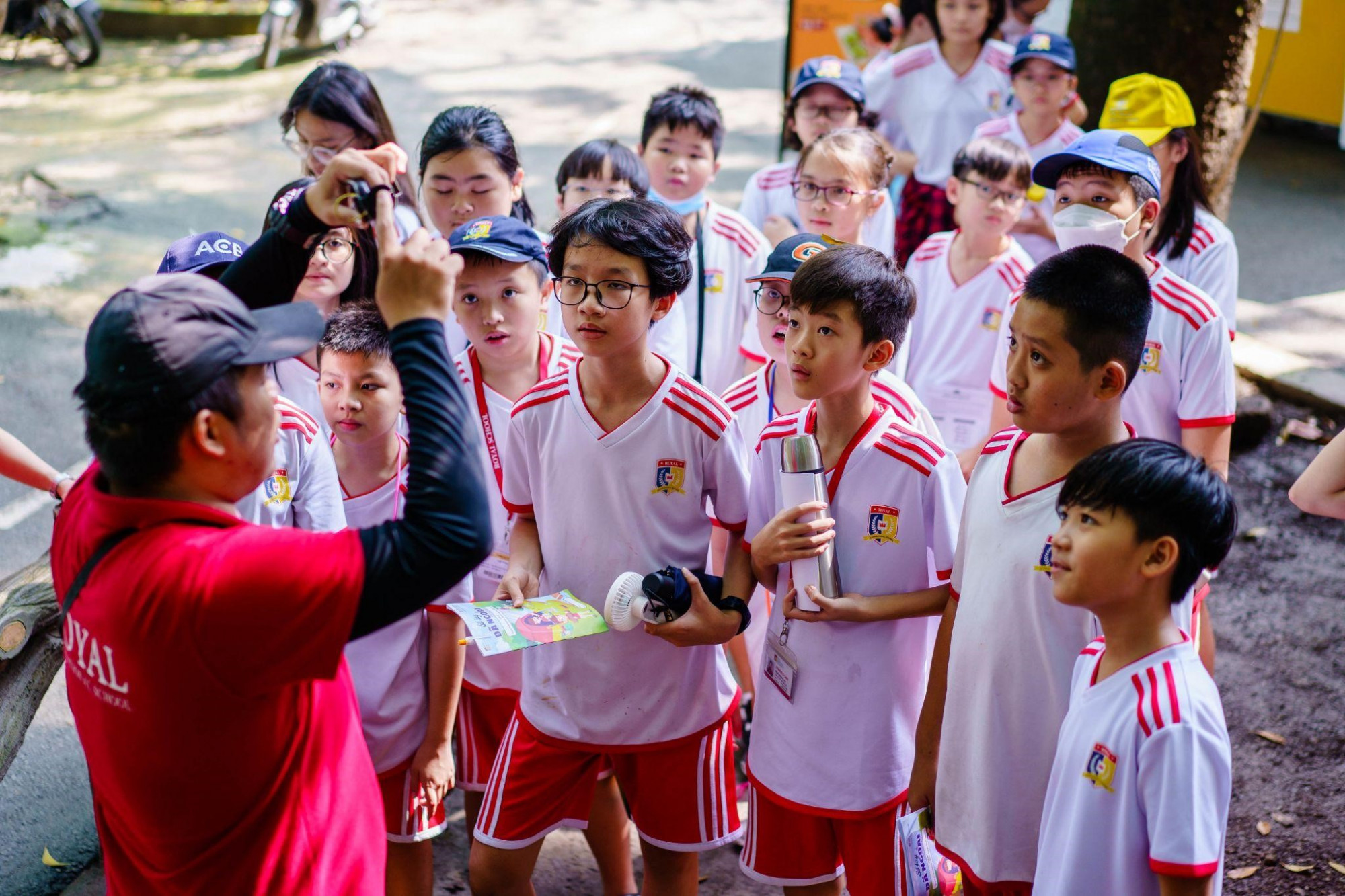 Tích hợp kỹ năng sinh tồn thông qua các trạm trò chơi và hoạt động là những điều Royal School đã áp dụng để học sinh nhớ rõ bài học - Ảnh: Royal School