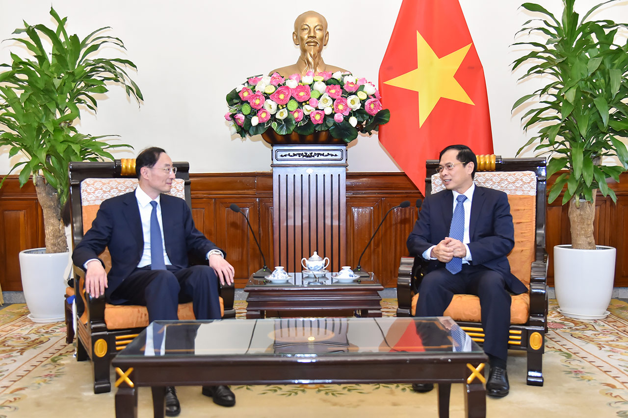 Bộ trưởng Bộ Ngoại giao Bùi Thanh Sơn tiếp Thứ trưởng Bộ Ngoại giao Trung Quốc Tôn Vệ Đông.