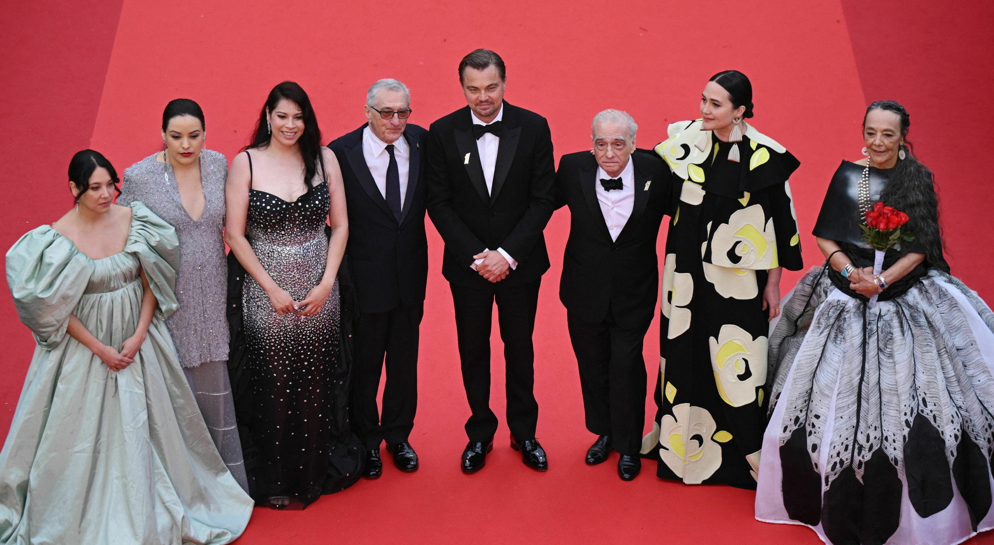 Màn ra mắt hiếm hoi của dàn diễn viên phim “Vầng trăng máu” tại LHP Cannes