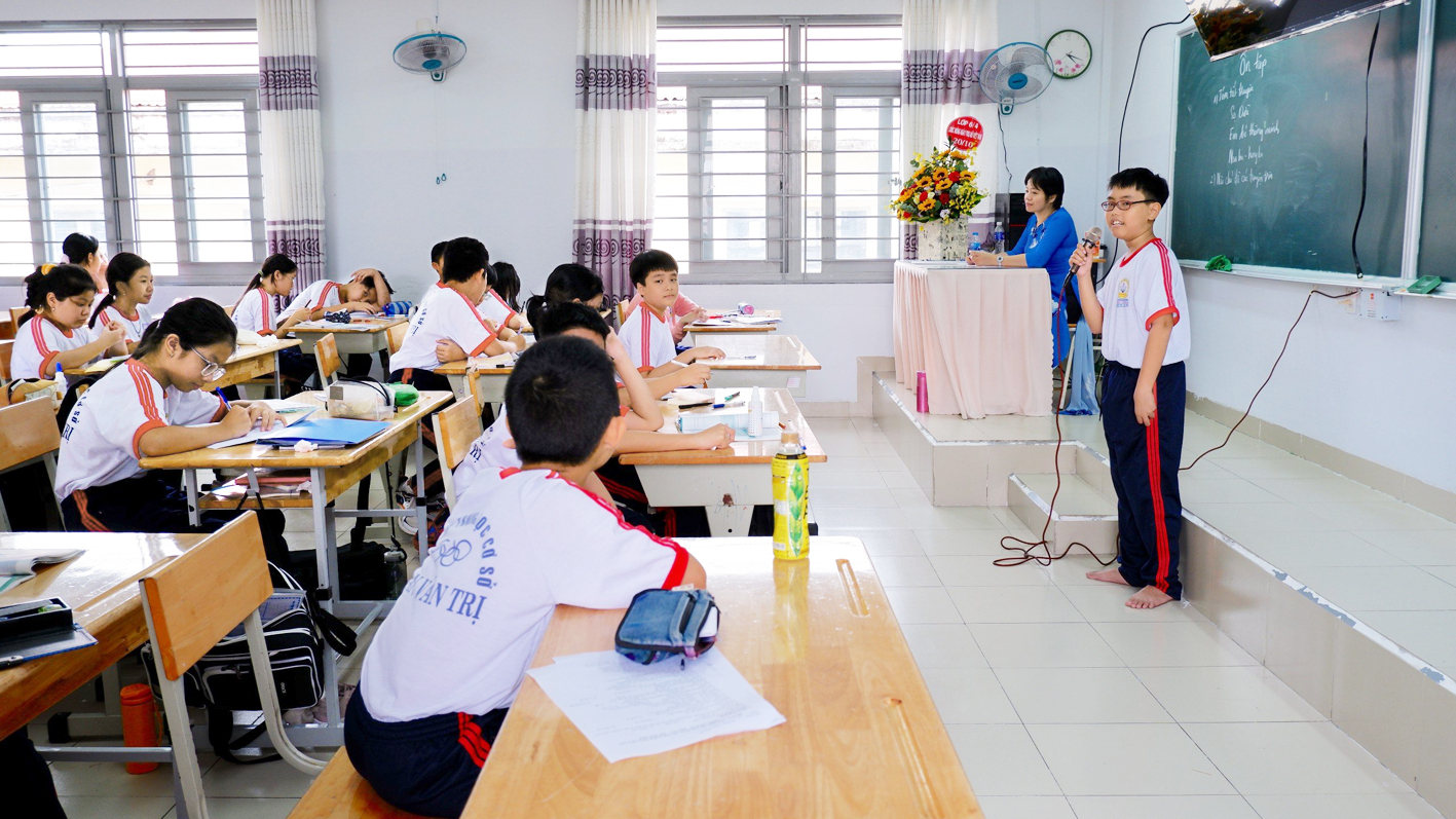 Gia đình và nhà trường là những môi trường đầu tiên giúp trẻ phát triển văn hóa phản biện - ẢNH: MINH LINH (ảnh chụp tại Trường THCS Phan Văn Trị, quận Gò Vấp, TPHCM) 