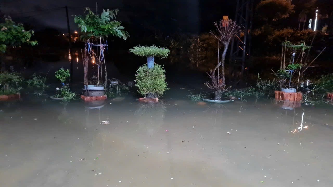 Nước làm ngập một số nơi tại huyện Diên Khánh - Ảnh: Anh Huy