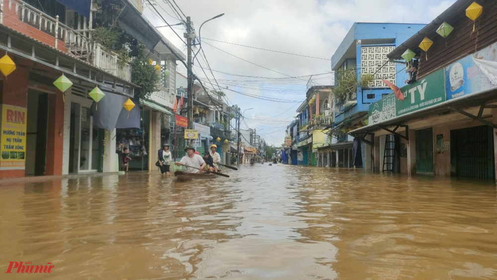 Giá cả đi đò ở đây cũng khá dễ thở hơn so với khu vực trung tâm TP Huế